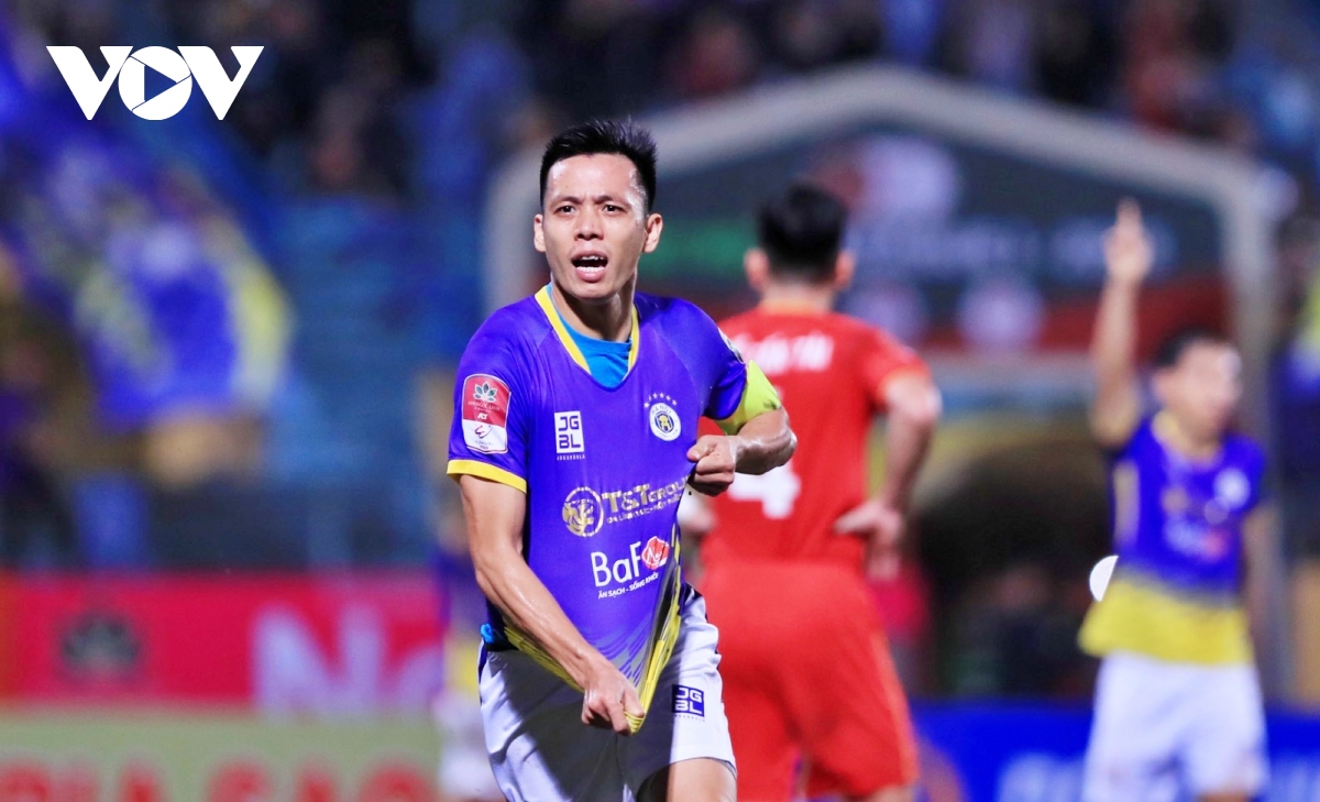 Xác định thời điểm Văn Quyết trở lại “giải cứu” Hà Nội FC